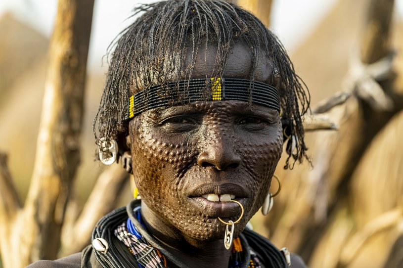 Przedstawicielka jednego z wielu plemion Sudanu Południowego. /Bridgeman Images/East News /East News