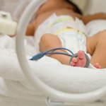 Przedwczesny poród osłabia połączenia w mózgu