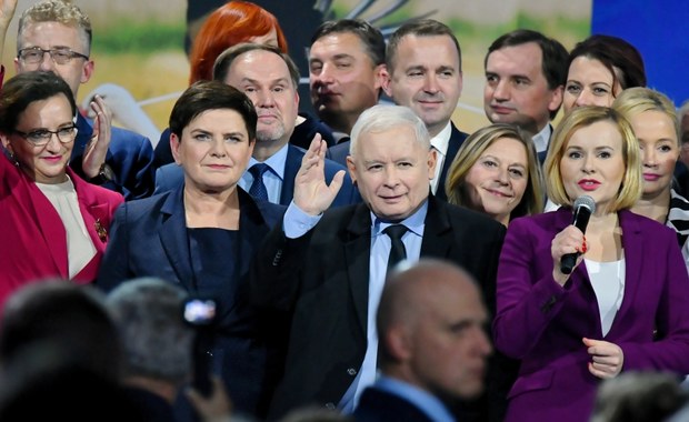 Przedwyborcza prognoza: PiS wygrywa, ale bez większości konstytucyjnej