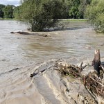 "Przegraliśmy walkę z wielką wodą". Kolejne miasto zostało zalane