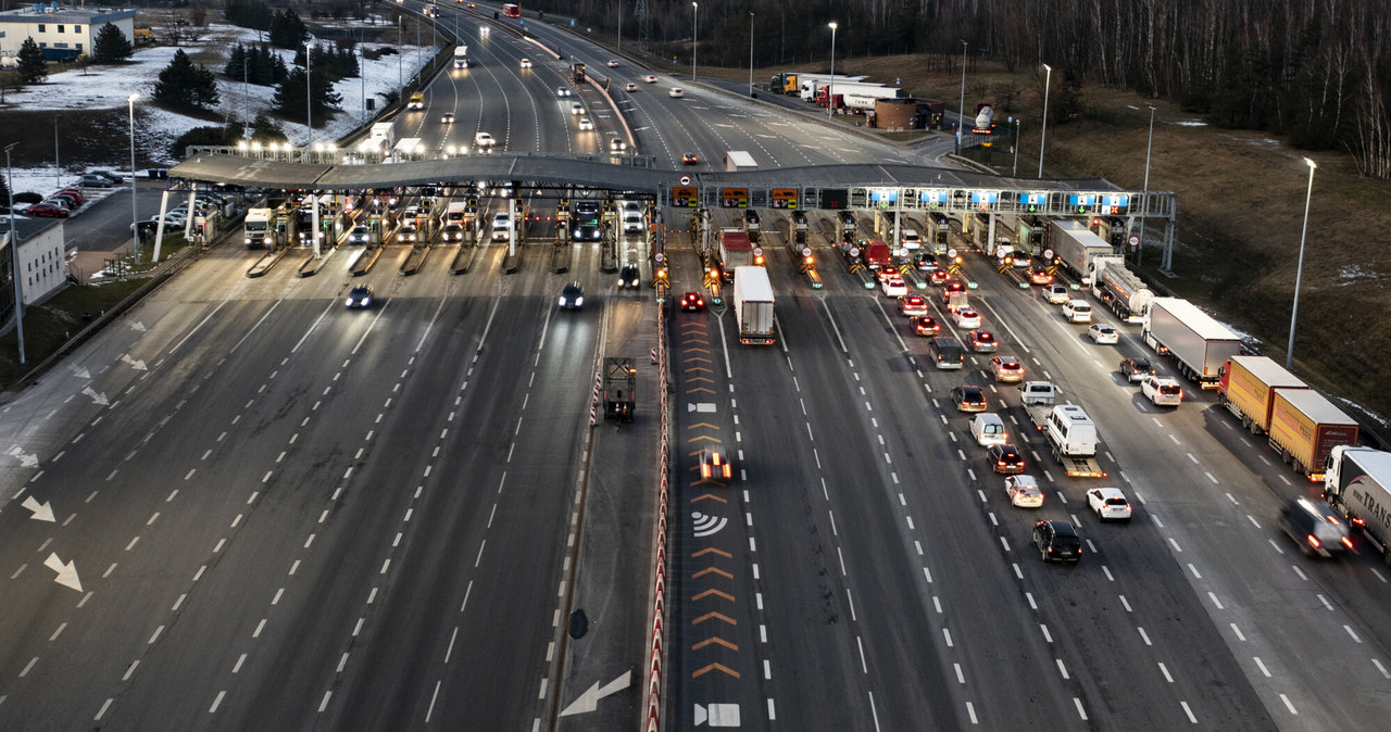 Przejazd autostradą będzie droższy od 16 stycznia. /Artur Barbarowski /East News