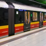 Przejechał nad nim pociąg, wstał i wyszedł. Niebezpieczny wypadek w warszawskim metrze