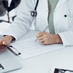 Przejęli tożsamości lekarzy. Wystawiali recepty na psychotropy 