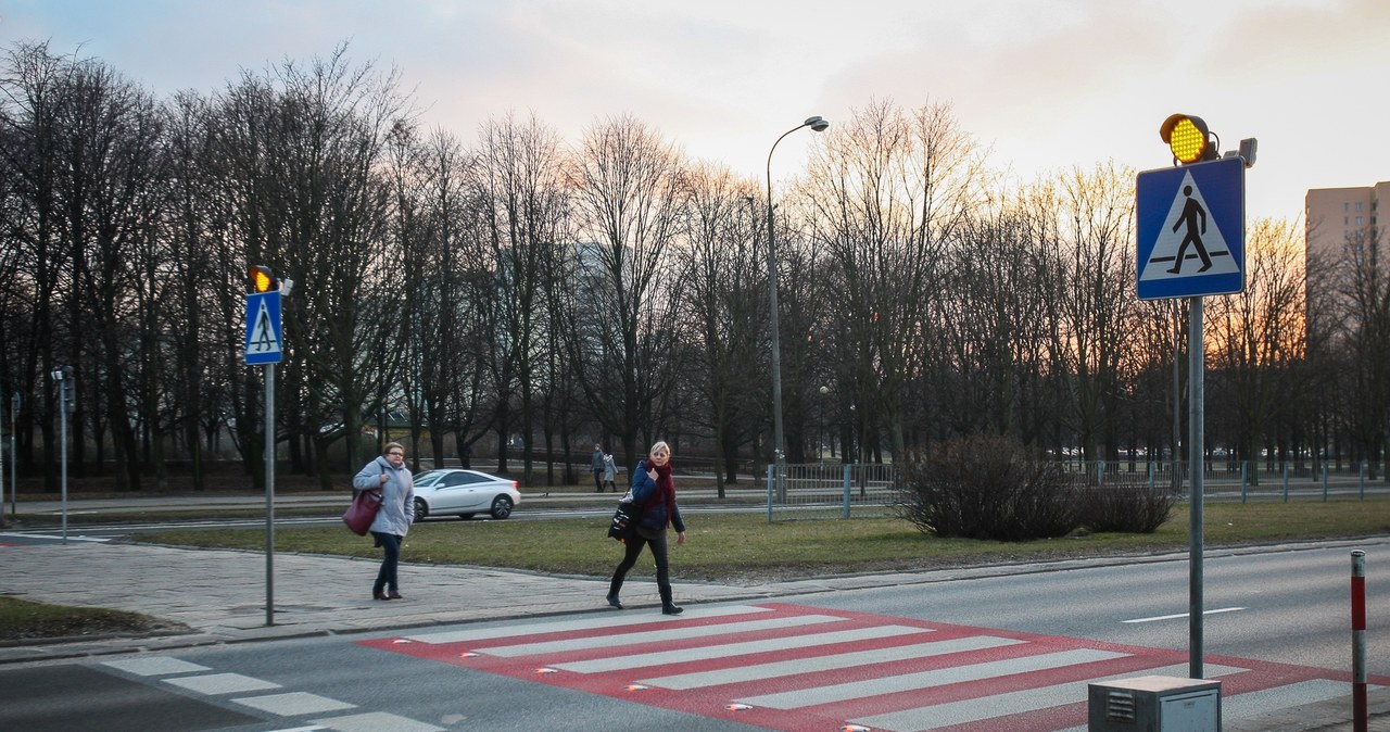 Przejście dla pieszych wciąż nie są bezpieczne /Piotr Grzybowski /Agencja SE/East News