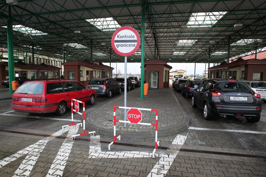 Przejście graniczne Grzechotki-Mamonowo /Tomasz Waszczuk /PAP