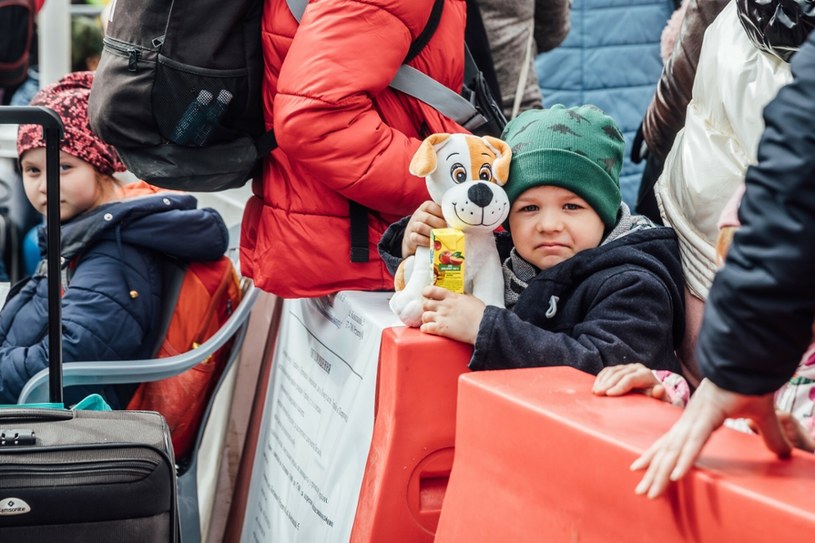 Przejście graniczne w Medyce. Wśród uchodźców z Ukrainy dominują kobiety z dziećmi /Piotr Zagiell /East News