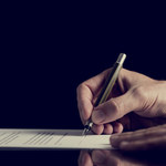 Przejście z umowy o pracę na umowę B2B u tego samego pracodawcy. Czy się opłaca?