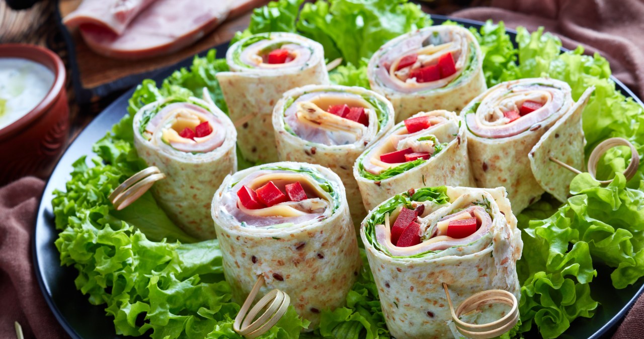 Przekąska karnawałowa w postaci zawijanych roladek to gwarancja dobrego smaku /myviewpoint /123RF/PICSEL