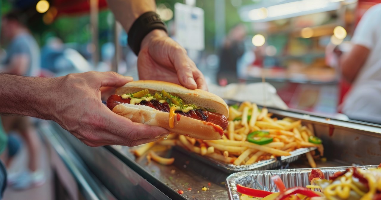 Przekąski na miejskim kąpielisku są droższe niż posiłek w restauracji. Zdjęcie ilustracyjne. /123RF/PICSEL