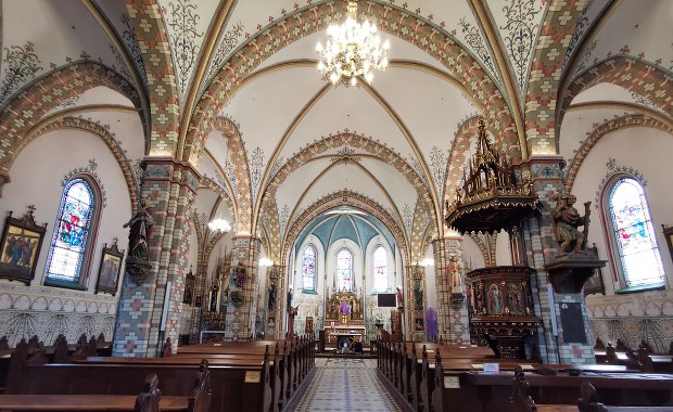 Przekazał je Jan Paweł II. Relikwie Krzyża Świętego w Klebarku Wielkim