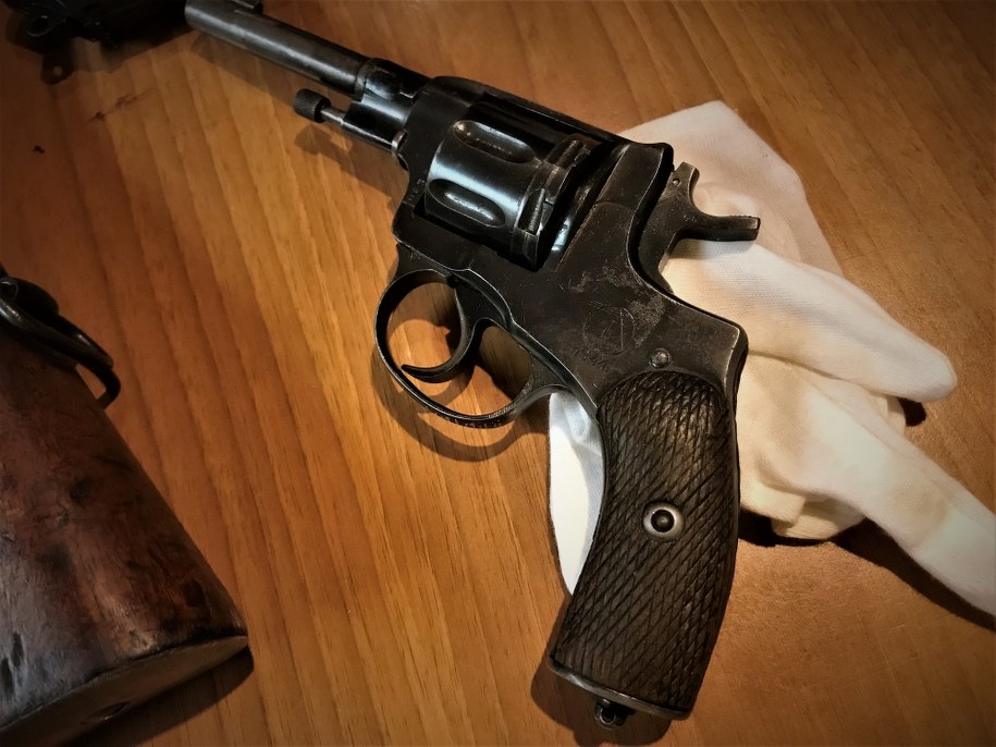 Przekazana broń zostanie teraz dokładnie opisana. Wkrótce trafi do zabezpieczonych gablot /- /Bartłomiej Paulus, RMF FM