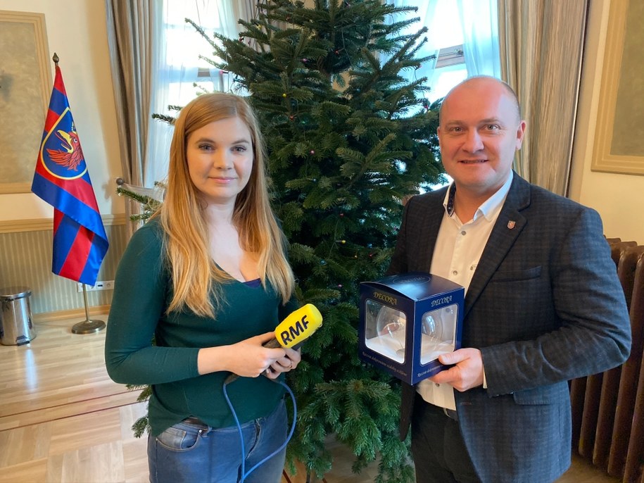 Przekazanie bombki prezydentowi Szczecina /Aneta Łuczkowska /RMF FM