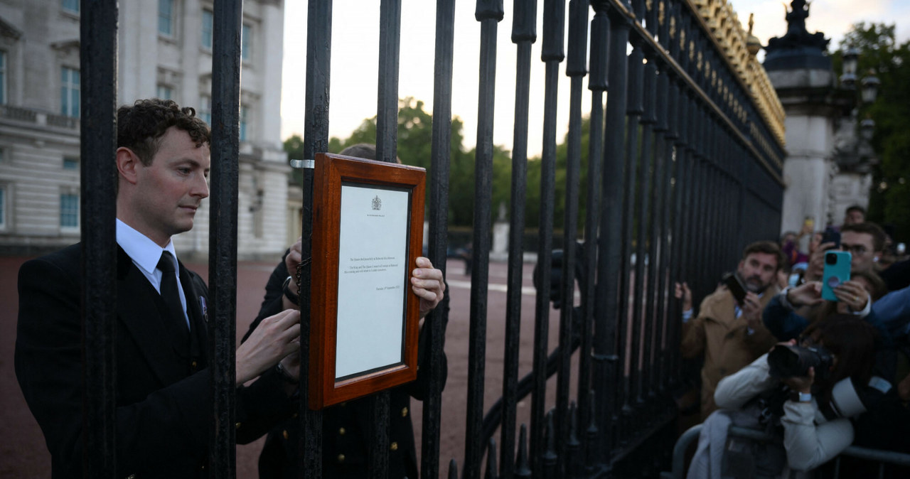 Przekazanie informacji o śmierci królowej Elżbiety II /DANIEL LEAL/AFP/East News /East News