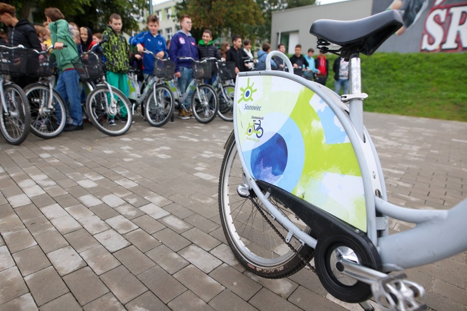 Przekazanie rowerów dawnego Sosnowieckiego Roweru Miejskiego na potrzeby Szkoły Podstawowej nr 42 w Sosnowcu /Michał Meissner /PAP