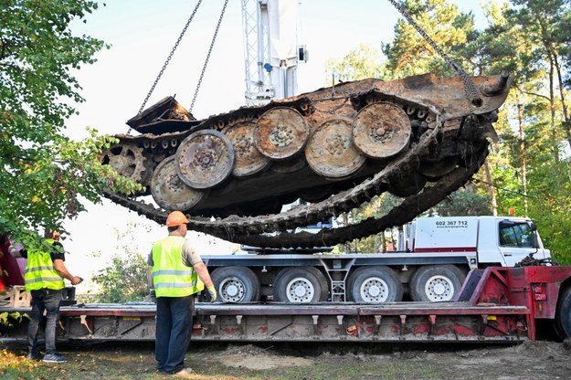 Przekazanie zabytkowego wraku czołgu tj. pojazdu gąsienicowego Bergepanther do Muzeum Wojska Polskiego w Warszawie /Piotr Polak /PAP