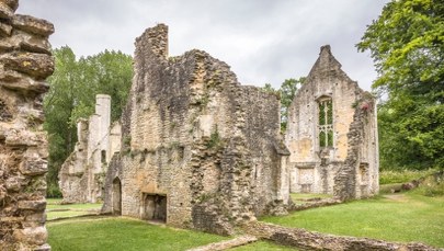 Przeklęte ruiny, zaginiona panna młoda. Poznaj mroczne sekrety "najbardziej nawiedzonej wioski"