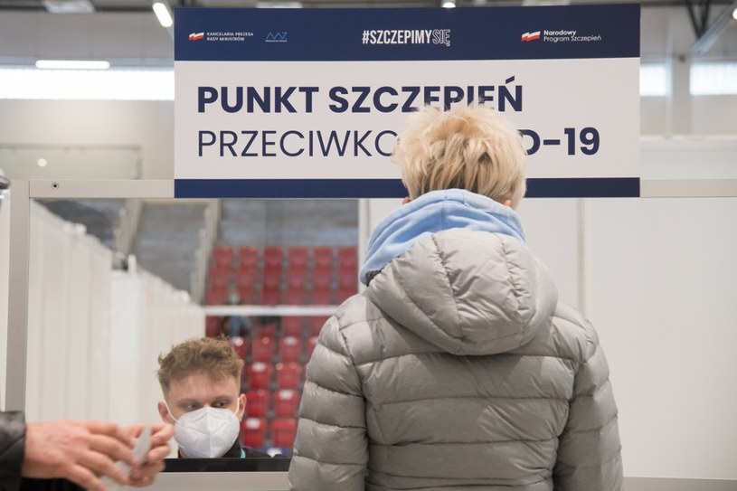 Przekonanie niezdecydowanych zaważy na powodzeniu szczepień / Wojciech Stróżyk  /Reporter