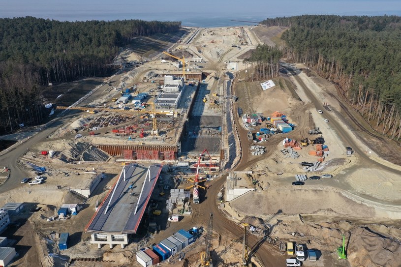 Przekop Mierzei Wiślanej. Budowa kanału żeglugowego łączacego Zatoke Gdańską z Zalewem Wiślanym /Agencja FORUM