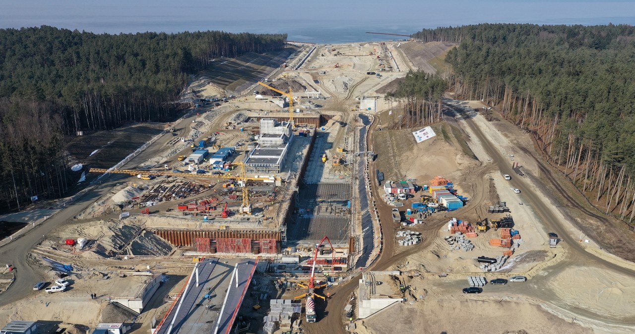 Przekop Mierzei Wiślanej. Budowa kanału żeglugowego łączacego Zatoke Gdańską z Zalewem Wiślanym /Agencja FORUM