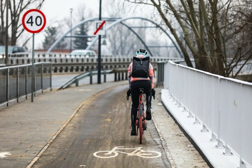 Przekraczanie prędkości przez użytkowników rowerów elektrycznych wymaga reakcji władz /Adam Burakowski /East News