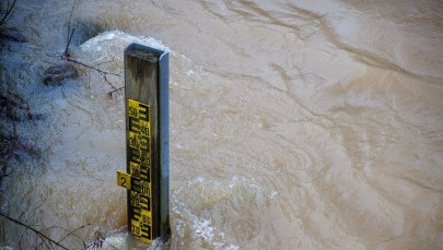 Przekroczenia stanów alarmowych i ostrzegawczych na rzekach w Śląskiem