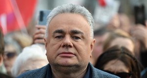 "Przekroczenie uprawnień" w domu Sakiewicza? Prokuratura bada działania policji