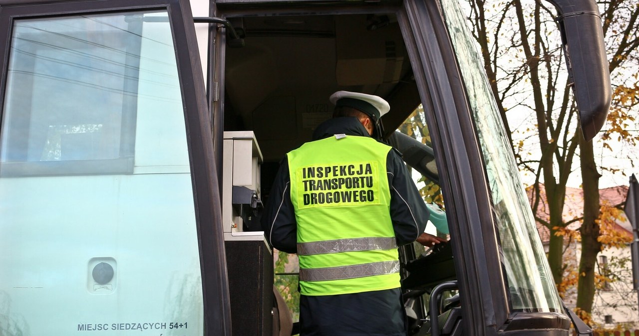 Przekształcenie Inspekcji Transportu Drogowego pozwoliłoby inspektorom stanąć ramię w ramię z wojskiem i nadać im szereg przywilejów, jak chociażby lepsze warunki emerytalne. /Janusz Wojtowicz/Polska Press/East News /East News