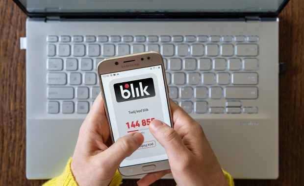 Przelewy na telefon w euro? BLIK już testuje 