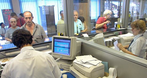 Przelewy w euro będą traktowane tak samo i tyle samo będą kosztować we wszystkich krajach UE /AFP