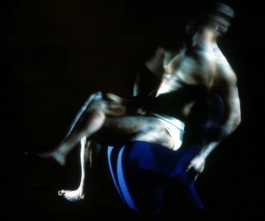 Przełomem w jego aktorskiej karierze okazała się jednak rola w filmowej biografii słynnego brytyjskiego artysty Francisa Bacona. Pierwszoplanową gwiazdą "Love is the Devil. Szkic do portretu Francisa Bacona" w reżyserii niezależnego twórcy Johna Mayburry'ego był wielki Derek Jacobi, jednak kreacja Craiga, który wcielił się w postać kochanka malarza - George'a Dyera - nie pozostała niezauważona. Na uwagę zwracała zwłaszcza fizyczność roli Craiga, który przełamując obyczajowe tabu, obnosił się na ekranie bez ubrania.

"Mówią, że to, co robiłem w 'Love is the Devil' musiało być niezwykle trudne... W rzeczywistości jest inaczej, to jedna z najłatwiejszych aktorskich rzeczy, jaką miałem przyjemność zagrać, ponieważ od początku wszystko było dla mnie jasne i sensowne. Kiedy nie wiesz, w co się pakujesz, kiedy grasz rzeczy, co do których nie jesteś pewien, wtedy zaczynają się kłopoty" - odpowiadał przekornie Craig, który za kreację George'a Dyera został wyróżniony prestiżową nagrodą na festiwalu w Edynburgu.