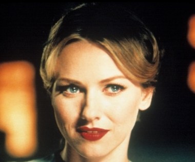 Przełomem w jej aktorskiej karierze okazała się rola w psychologicznym thrillerze Davida Lyncha "Mulholland Drive" (2001).  Wcieliła się w nim w... marzącą o karierze aktorskiej naiwną Betty, która wdaje się w erotyczną relację z poznaną przypadkiem Ritą (Laura Harring). Reżyser zdecydował się na angaż Watts na podstawie jej fotografii; nigdy wcześniej nie widział aktorki na ekranie.
