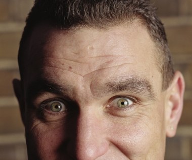 Przełomowym momentem aktorskiej kariery Vinniego Jonesa była rola w "Porachunkach" Guya Ritchiego. Dwa lata później w "Przekręcie" tego samego reżysera stworzył wyrazistą kreację gangstera Tony'ego, zwanego "Bullet Tooth".

W kolejnych latach byłego piłkarza oglądaliśmy jeszcze m.in. w "60 sekundach" z Angeliną Jolie i Nicolasem Cage'em, "Kodzie dostępu" z Hugh Jackmanem i "Nocnym pociągu z mięsem" u boku Bradleya Coopera.