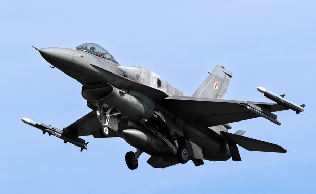 Przelot F-16 i największy w historii pokaz dronów. Niedzielne obchody w Warszawie