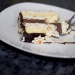 Przełóż herbatniki kremem. Szybkie ciasto na Wszystkich Świętych rodem z PRL-u