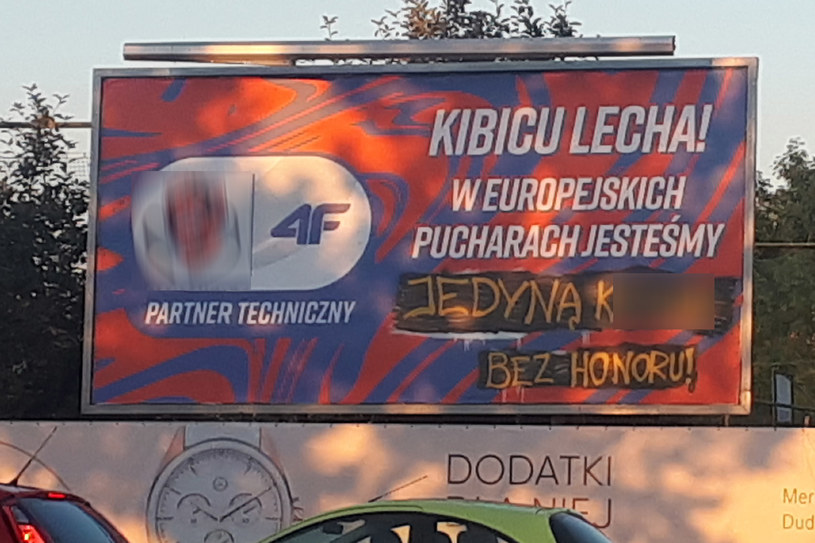 Przemalowana reklama obok stadionu Lecha /Andrzej Grupa /INTERIA.PL