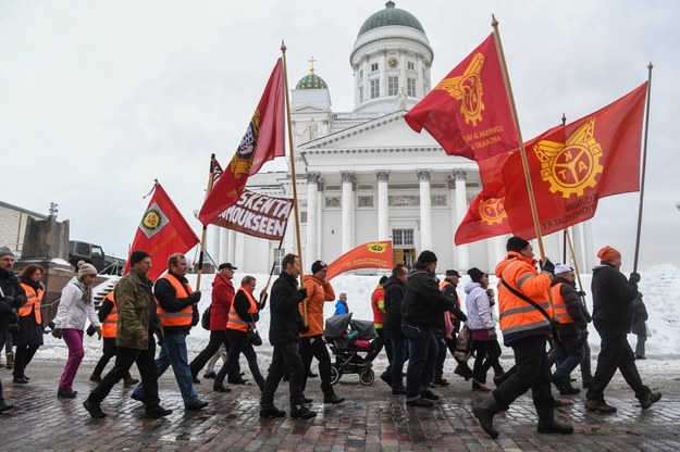 Przemarsz strajkujących w Helsinkach /PAP/EPA