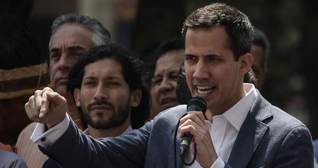 Przemawia Juan Guaido. Fot. Roman Camacho SOPA Images Light Rocket /Getty Images/Flash Press Media