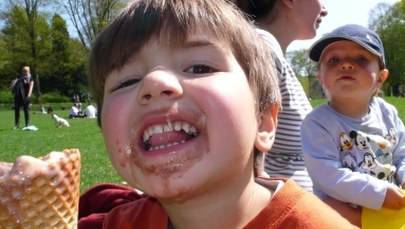 Przemoc, uzależnienia i bezradność w wychowywaniu dzieci. Z tym na co dzień spotykają się asystenci 