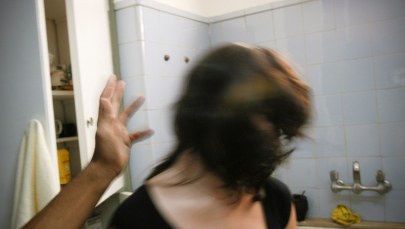 Przemoc wobec kobiet "to epidemia". Krzywdzona jest co trzecia