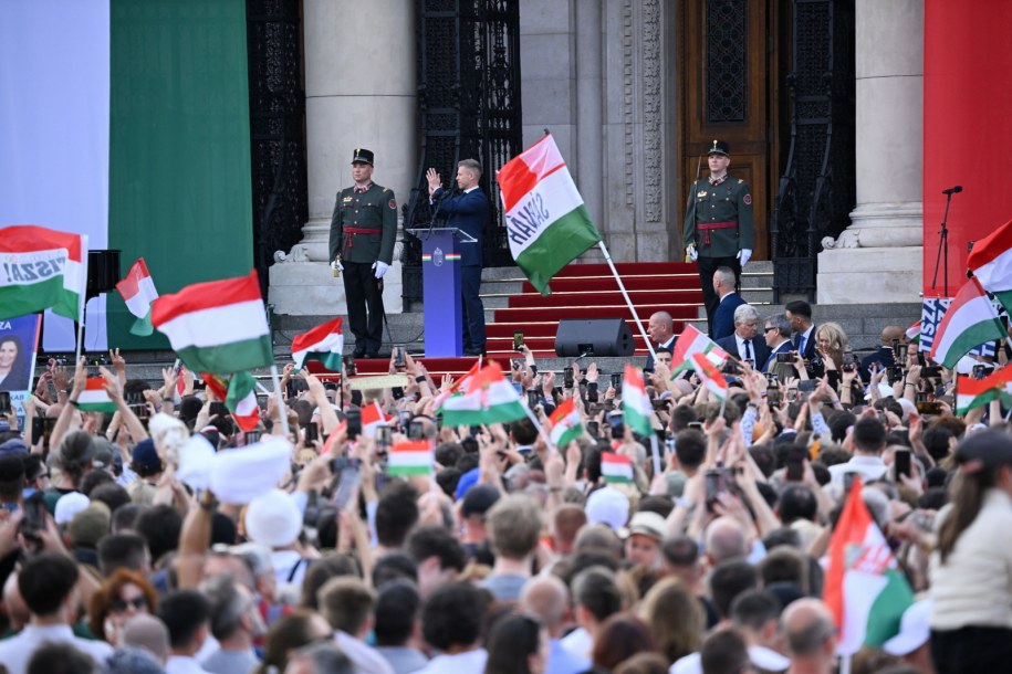 Przemówienie Petera Magyara /EPA/Zsolt Czegledi