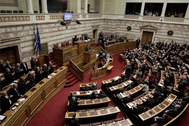 Przemówienie premiera Grecji Alexisa Ciprasa w parlamencie. Nowy rząd Grecji chce zerwać z polityką zaciskania pasa /YANNIS KOLESIDIS /PAP/EPA
