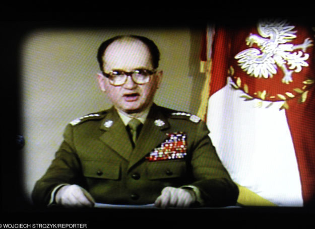 Przemówienie telewizyjne generała Wojciecha Jaruzelskiego informujące o wprowadzeniu stanu wojennego na obszarze całego kraju /Wojciech Strozyk/REPORTER /East News