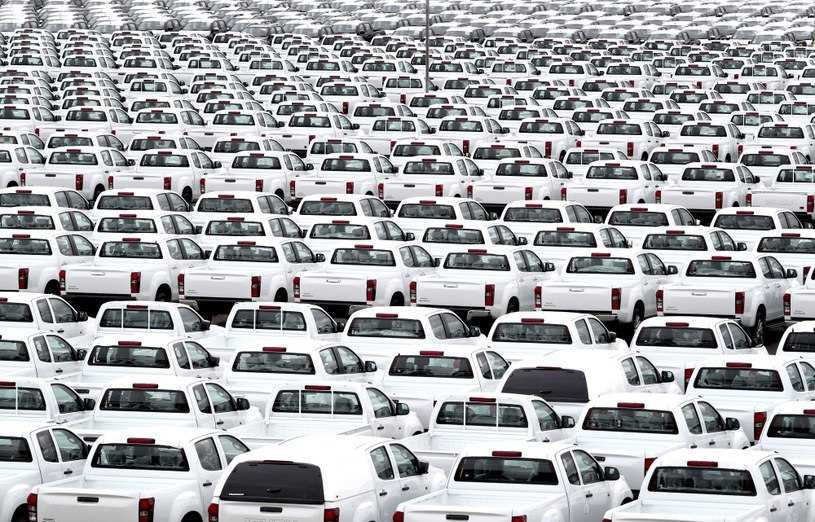Przemysł motoryzacyjny to olbrzymia i energochłonna gałąź gospodarki /Getty Images