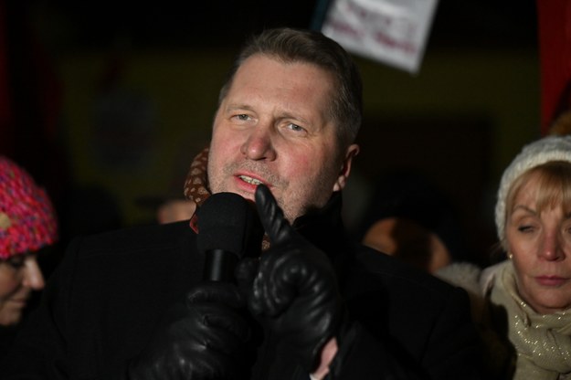 Przemysław Czarnek podczas manifestacji przed Aresztem Śledczym w Radomiu /Piotr Polak /PAP