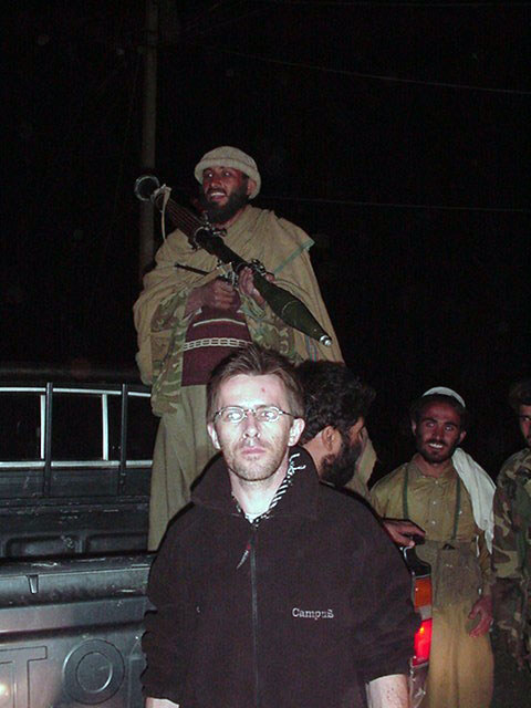 Przemysław Marzec w otoczeniu afgańskich bojowników /RMF FM