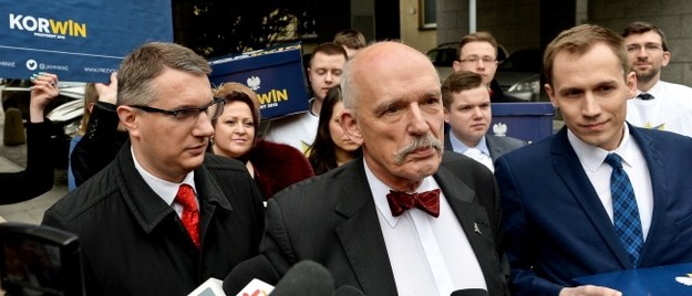 Przemysław Wipler, Janusz Korwin-Mikke i Konrad Berkowicz /PAP/Marcin Obara /PAP