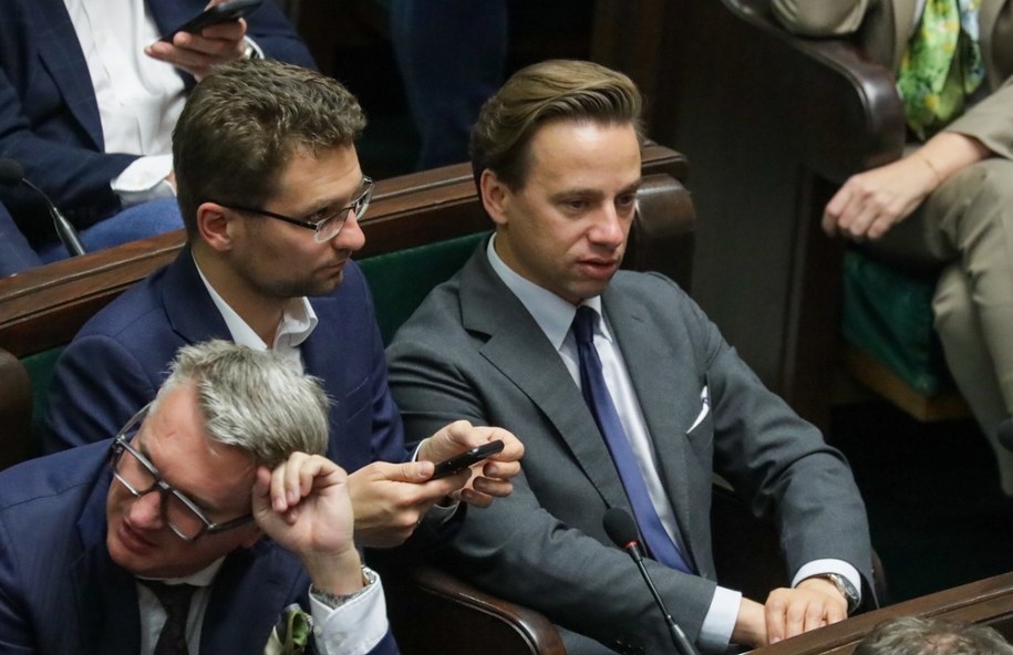 Przemysław Wipler, Michał Wawer i Krzysztof Bosak /Tomasz Gzell /PAP