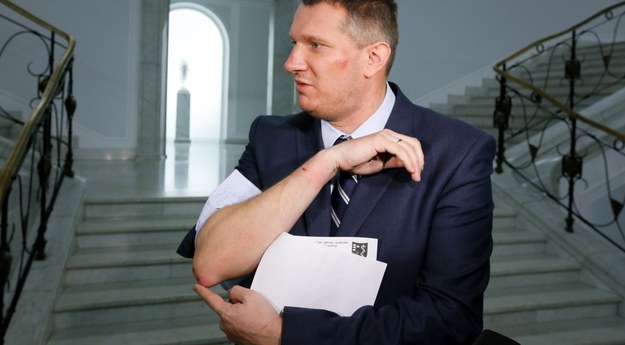 Przemysław Wipler podczas konferencji w Sejmie /Paweł Supernak /PAP