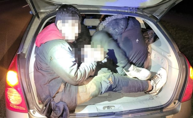 Przemyt ludzi przez granicę. Zatrzymani trzej kurierzy