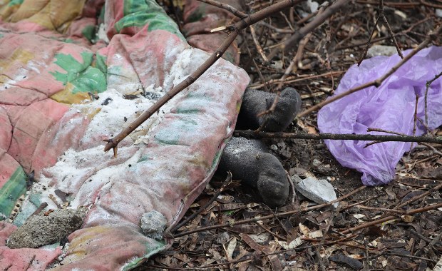 Przenośne krematoria w Mariupolu. Rosjanie pozbywają się ciał cywilów